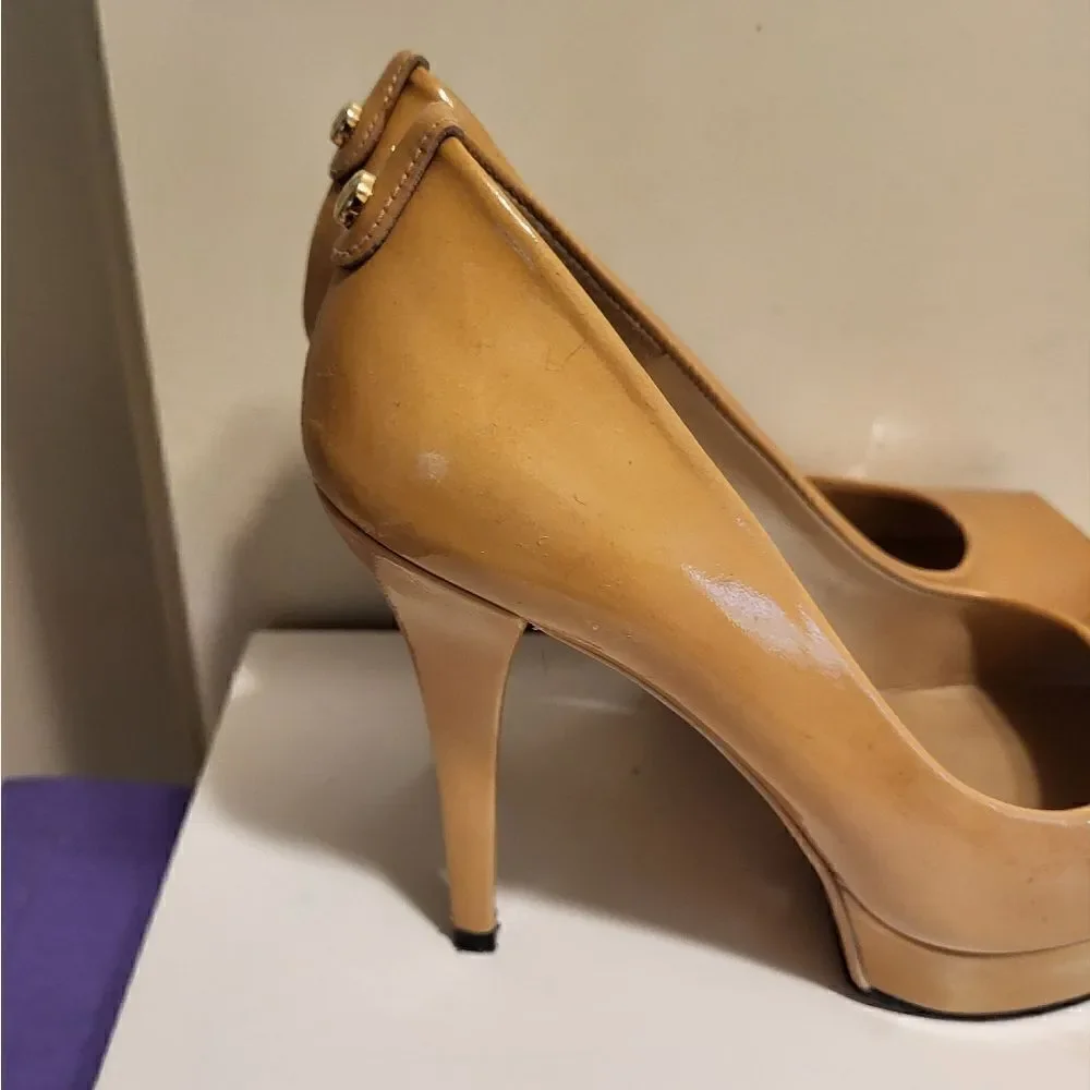 Stuart Weitzman Beige Patent Leather Peep Toe Platform Sandals Sz 6.5 MSRP $495